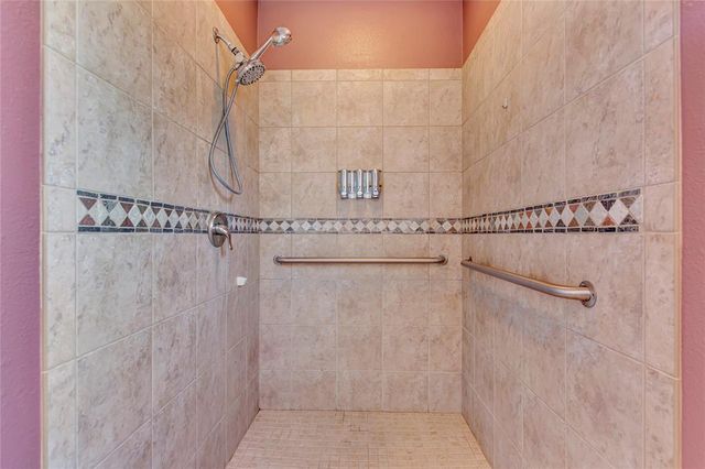 1122 Lake Country Drive, Taylor Lake Village, TX 77586