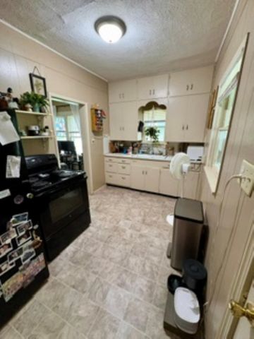 619 W Locust Ave, El Dorado, KS 67042