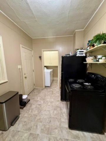619 W Locust Ave, El Dorado, KS 67042