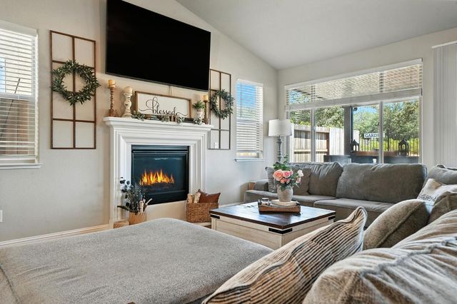 670 Morning Glory Cir, Ione, CA 95640