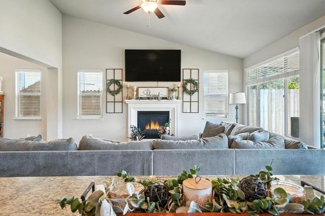 670 Morning Glory Cir, Ione, CA 95640