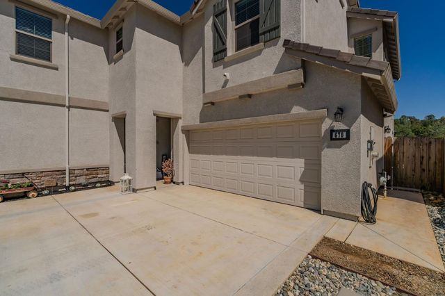 670 Morning Glory Cir, Ione, CA 95640