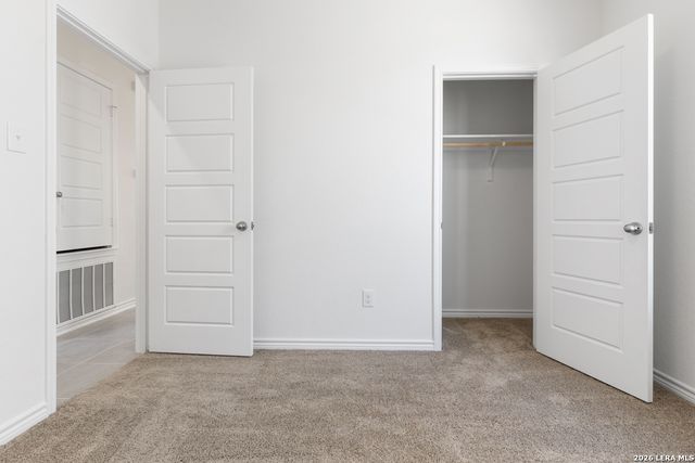 5222 BIG OAK RUN, Elmendorf, TX 78112