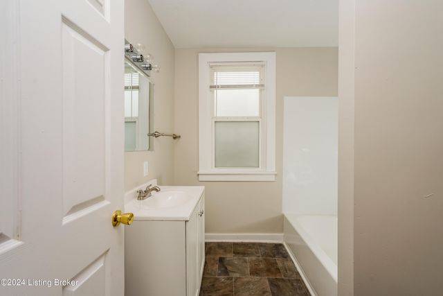 1105 S 32nd St, Louisville, KY 40211