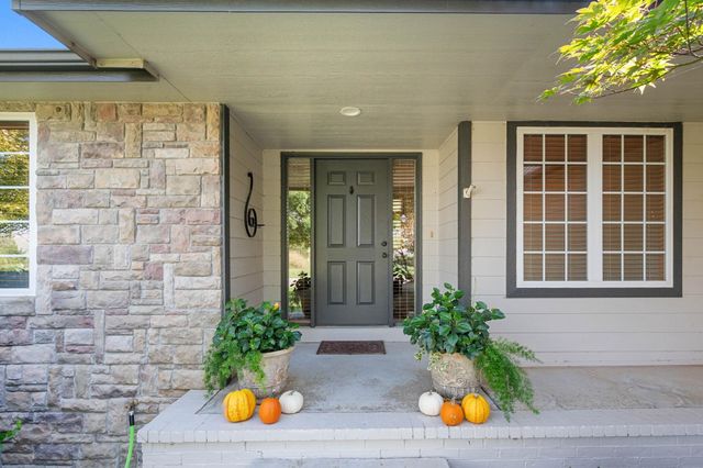 1038 N Bristol St, Wichita, KS 67206