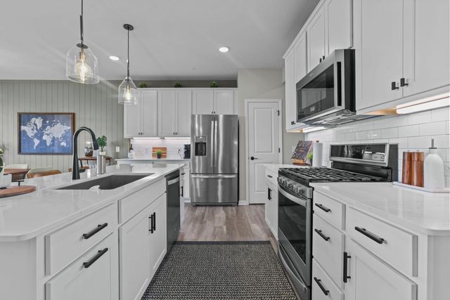 17902 Giants Way, Lakeville, MN 55044