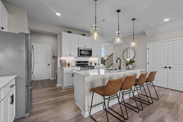 17902 Giants Way, Lakeville, MN 55044