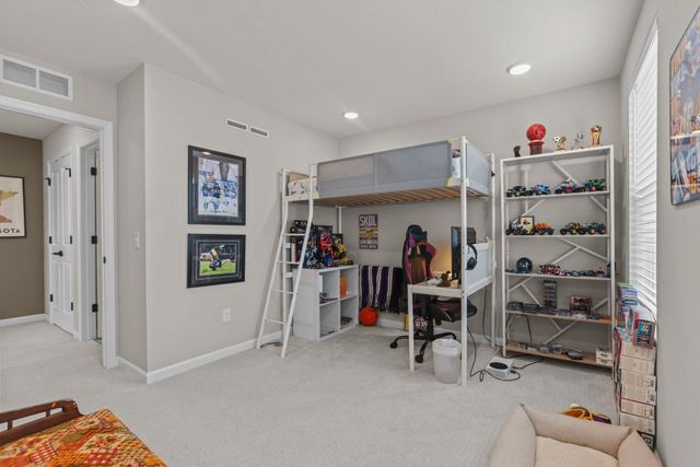 17902 Giants Way, Lakeville, MN 55044