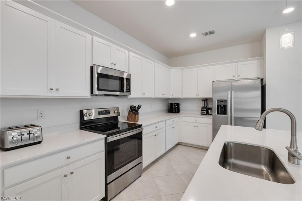 9146 Leatherwood LOOP, LEHIGH ACRES, FL 33936 — photo 3