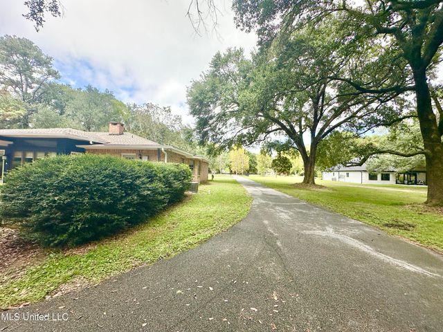 6001 Wooded Acres Road, Vancleave, MS 39565