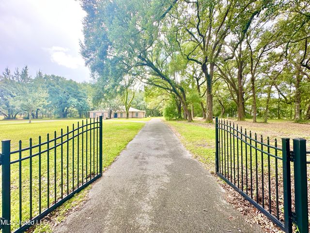 6001 Wooded Acres Road, Vancleave, MS 39565