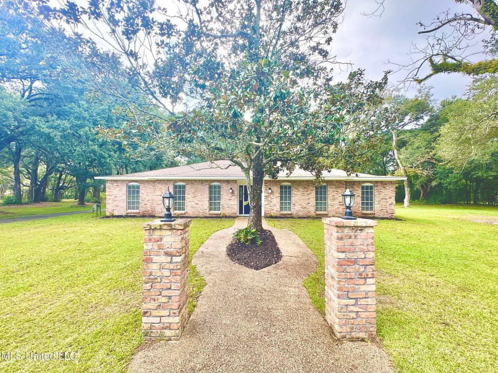 6001 Wooded Acres Road, Vancleave, MS 39565
