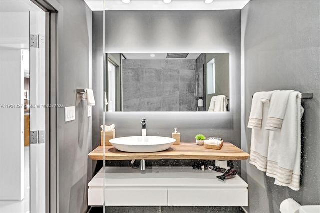 5005 Johnson St, Hollywood, FL 33021