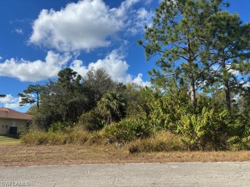 611 Highland AVE, LEHIGH ACRES, FL 33972 — exterior