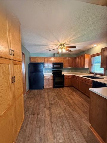 510 Shawn Crest Lane, Richmond, MO 64085