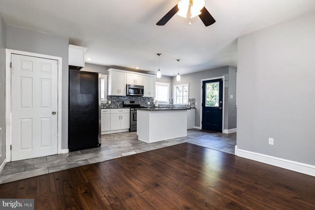 27 APPLE AVE, BELLMAWR, NJ 08031 — photo 2