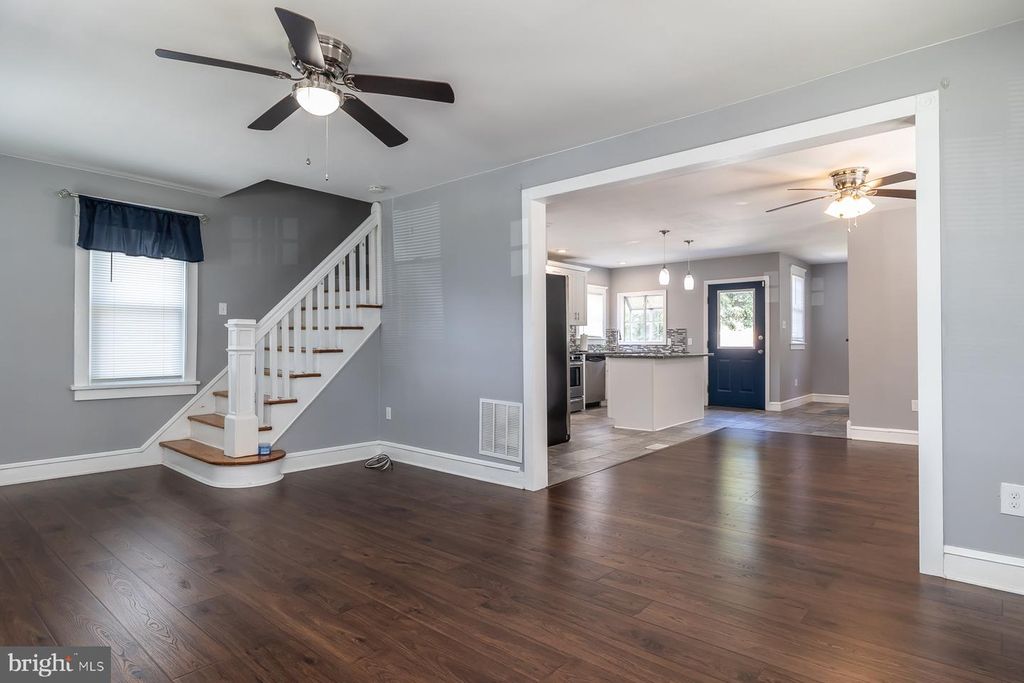 27 APPLE AVE, BELLMAWR, NJ 08031 — photo 3