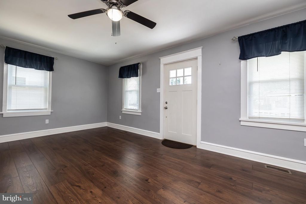 27 APPLE AVE, BELLMAWR, NJ 08031 — photo 4