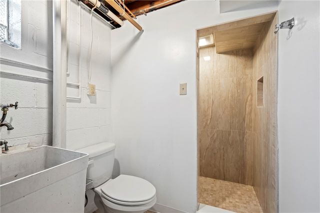 3033 Universal Rd, Penn Hills, PA 15235