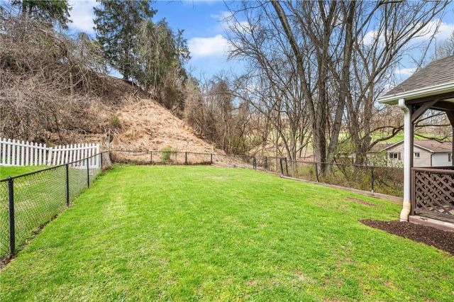 3033 Universal Rd, Penn Hills, PA 15235