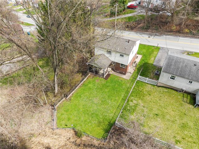 3033 Universal Rd, Penn Hills, PA 15235