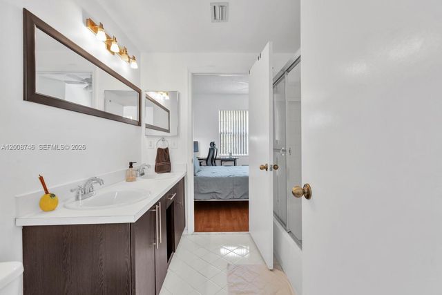 1919 Madeira Dr 4, Weston, FL 33327