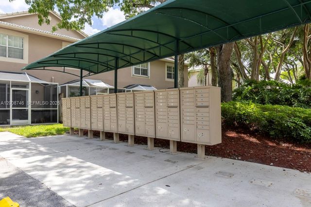 1919 Madeira Dr 4, Weston, FL 33327