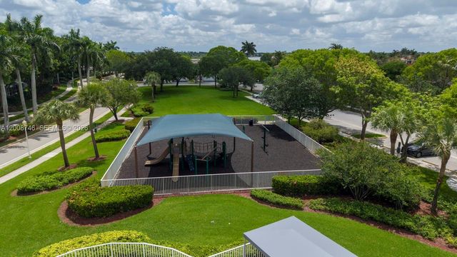 1919 Madeira Dr 4, Weston, FL 33327
