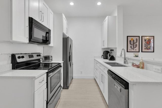 1919 Madeira Dr 4, Weston, FL 33327