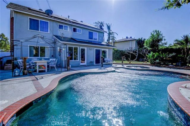 2401 E Avalon, Santa Ana, CA 92705