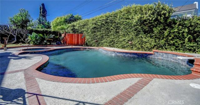 2401 E Avalon, Santa Ana, CA 92705
