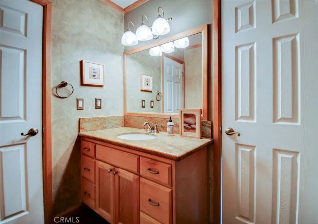 2401 E Avalon, Santa Ana, CA 92705