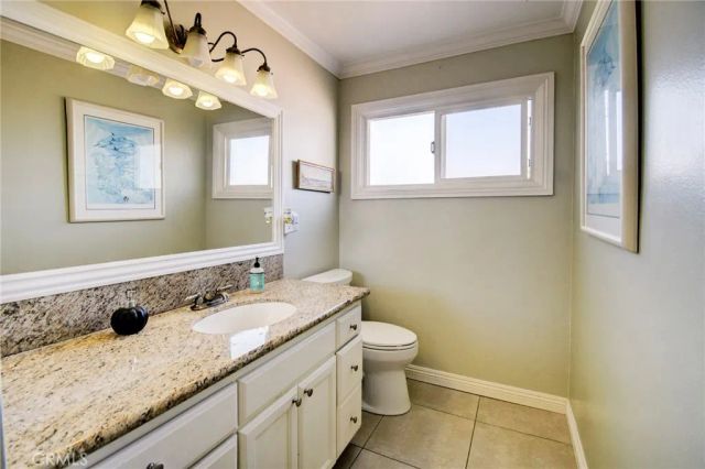 2401 E Avalon, Santa Ana, CA 92705