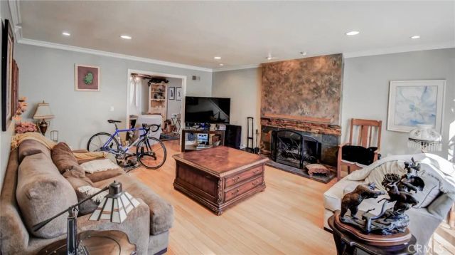 2401 E Avalon, Santa Ana, CA 92705