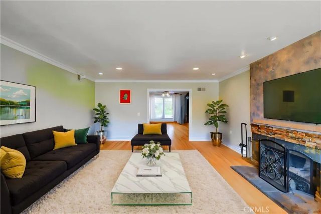 2401 E Avalon, Santa Ana, CA 92705