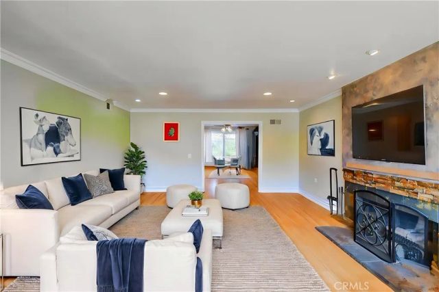2401 E Avalon, Santa Ana, CA 92705