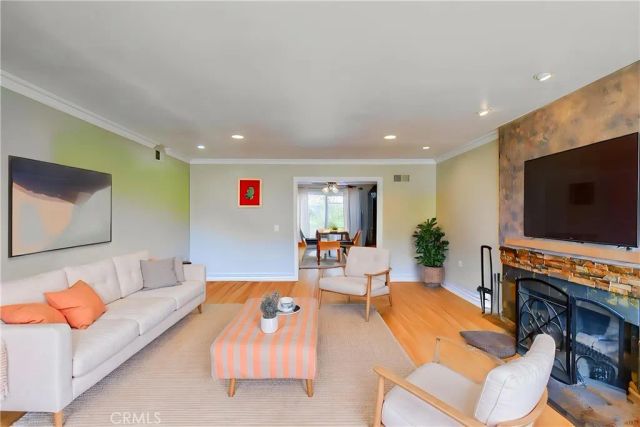 2401 E Avalon, Santa Ana, CA 92705