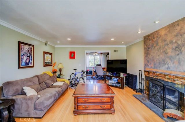 2401 E Avalon, Santa Ana, CA 92705