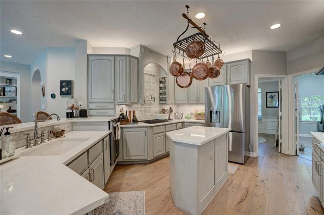 8792 Sunset Heights Lane, Conroe, TX 77302