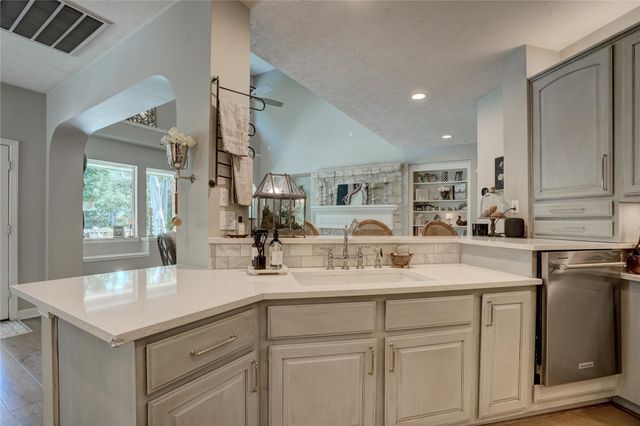 8792 Sunset Heights Lane, Conroe, TX 77302