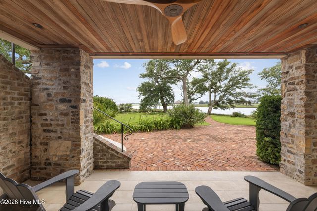 407 Bradley Creek Point Road, Wilmington, NC 28403