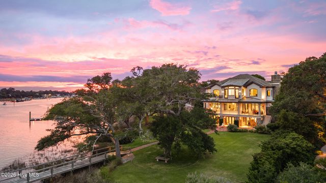 407 Bradley Creek Point Road, Wilmington, NC 28403