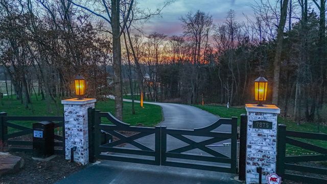 7875 S SMITH HATCHERY RD, Columbia, MO 65203