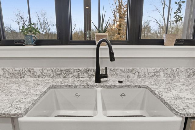 7875 S SMITH HATCHERY RD, Columbia, MO 65203