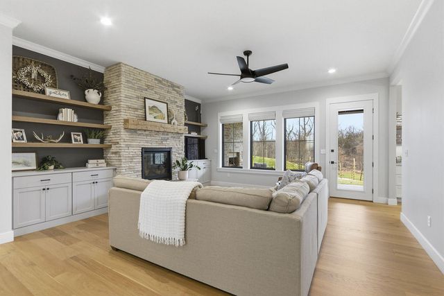 7875 S SMITH HATCHERY RD, Columbia, MO 65203