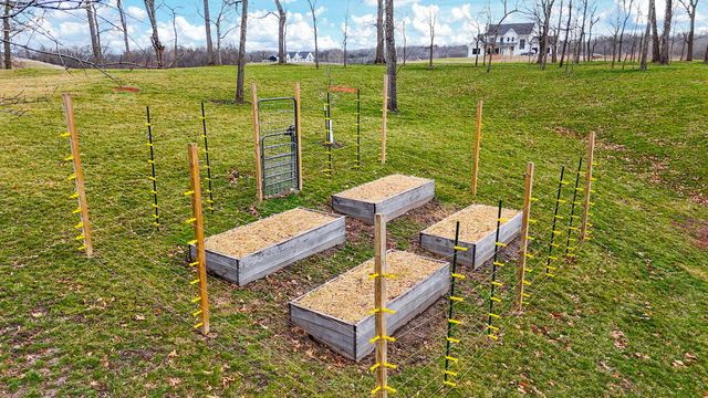 7875 S SMITH HATCHERY RD, Columbia, MO 65203