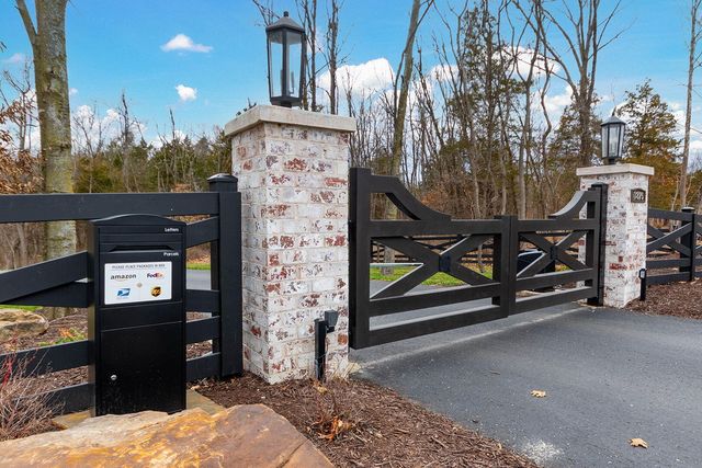 7875 S SMITH HATCHERY RD, Columbia, MO 65203