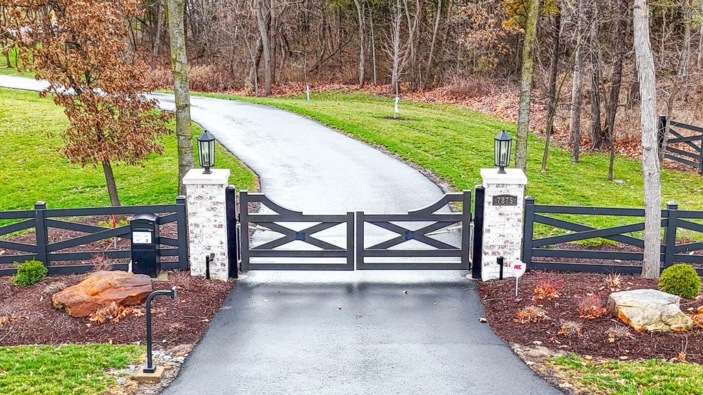 7875 S SMITH HATCHERY RD, Columbia, MO 65203