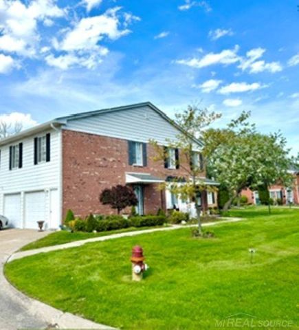 22801 Overlake Street, Saint Clair Shores, MI 48080