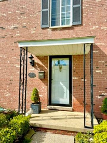 22801 Overlake Street, Saint Clair Shores, MI 48080